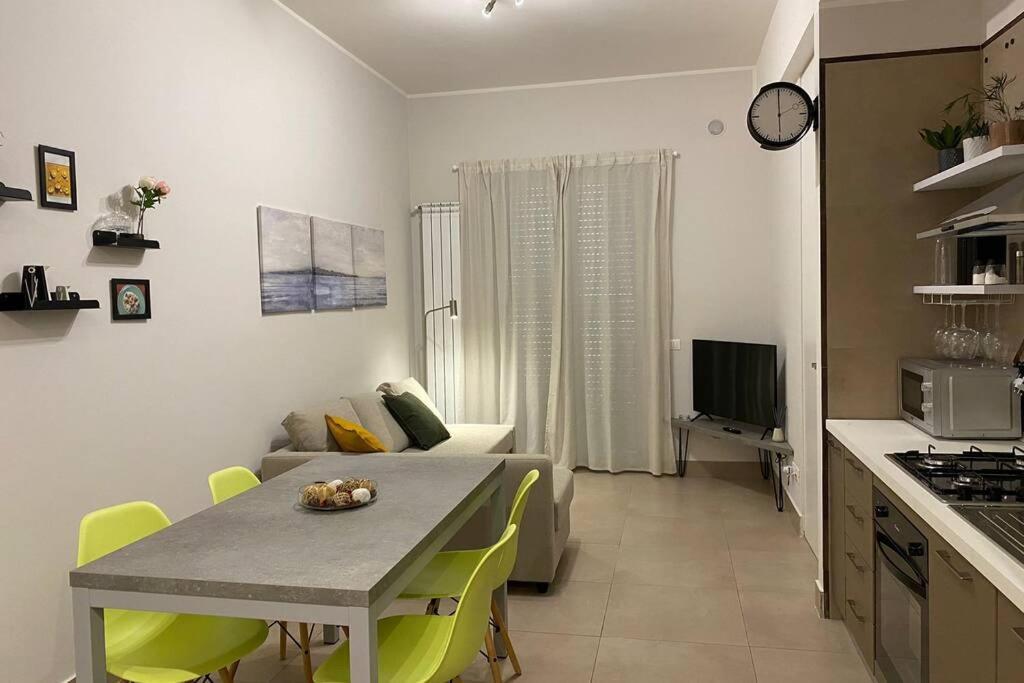 B&B Piano1 Interno5 - Accogliente E Moderno Bilocale Vicino Al Centro Салерно Екстер'єр фото