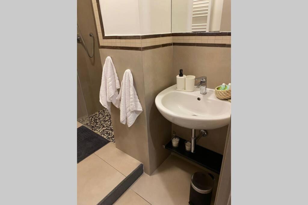 B&B Piano1 Interno5 - Accogliente E Moderno Bilocale Vicino Al Centro Салерно Екстер'єр фото
